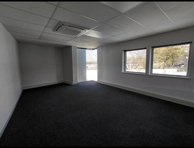 659M² OFFICE TO LET IN BRYANSTON